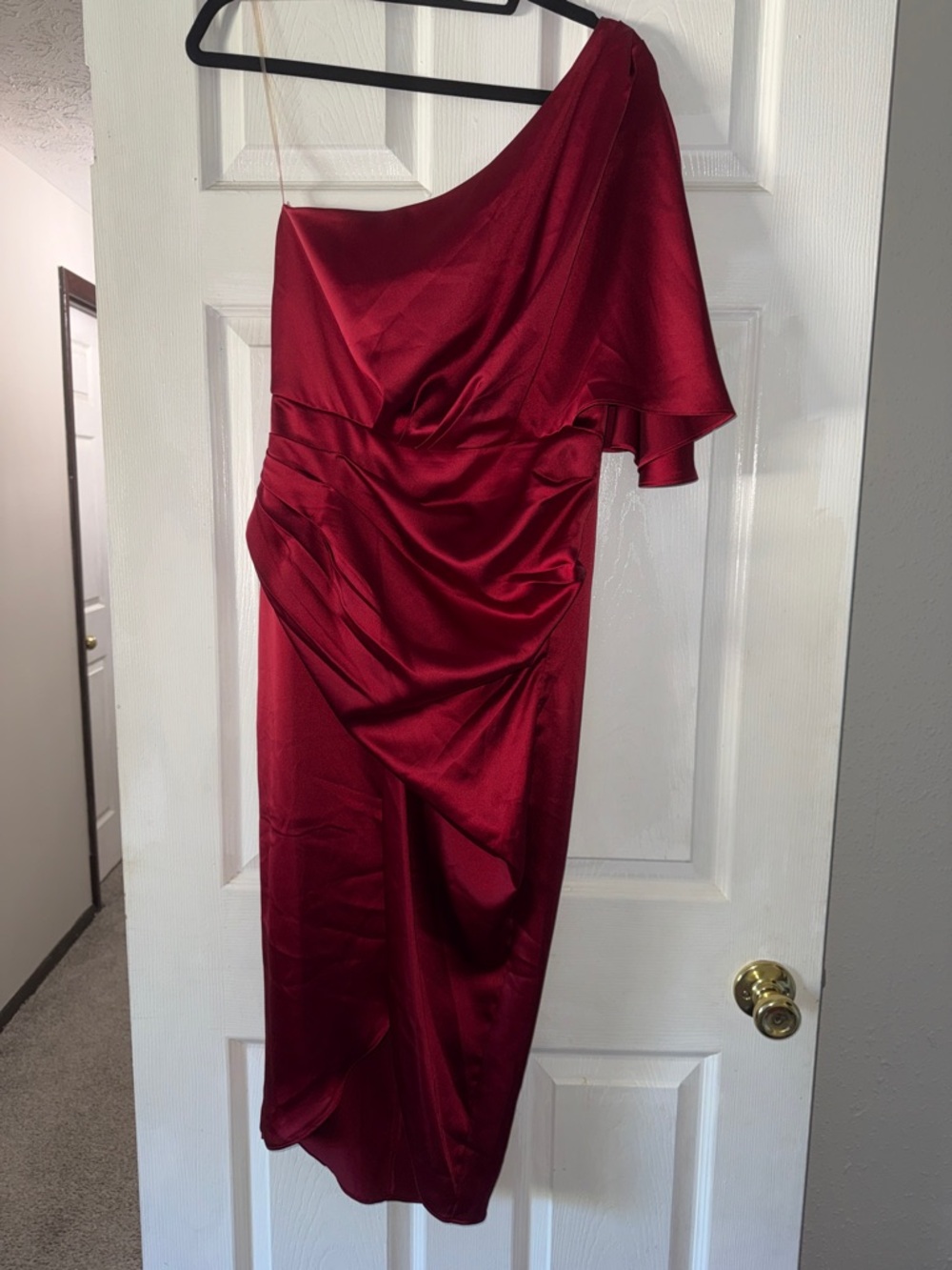 DO+BE One-Shoulder Satin Dress in Burgundy